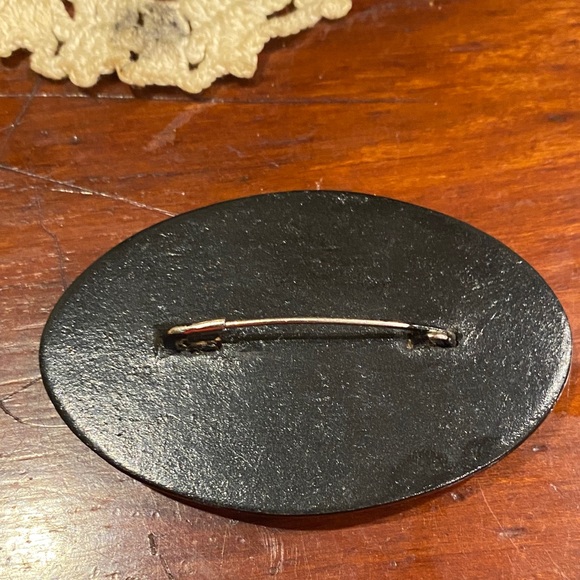 Russian Floral Hand-Painted Brooch - Picture 4 of 5